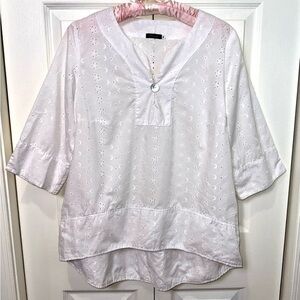 Made in Italy White Eyelet Cotton Top High-Low Hem V-Neck Button Front M